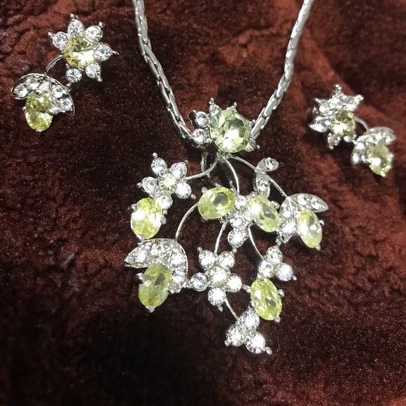 Pendant earring with chain - Picture 5 of 5